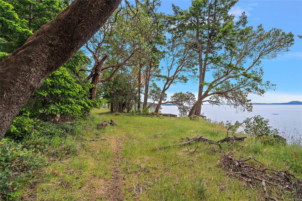 Fifth View of 345 Evergreen Lane, Sidney Island, BC, V0N 2G0