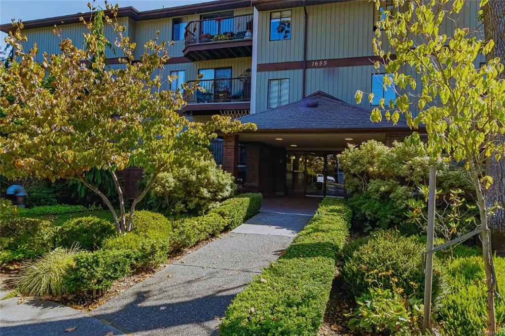Third View of 1655 Begbie St, Chestnut Grove, Victoria, BC, V8R 1L4
