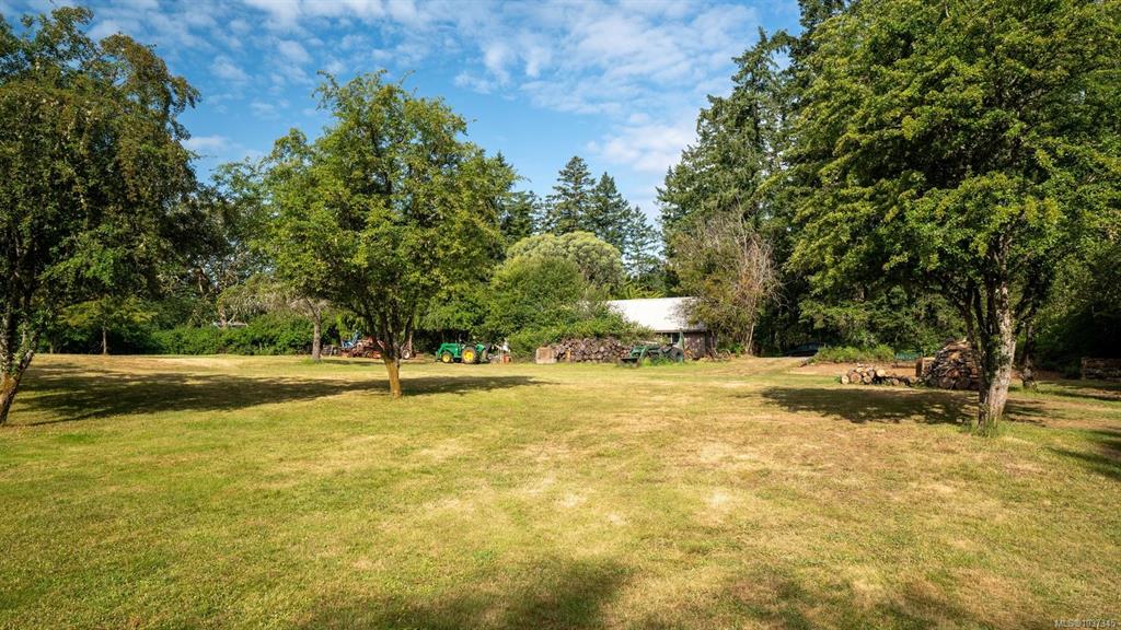Fifth View of 485 Beaver Lake Rd, Saanich, BC, V9E 2J7