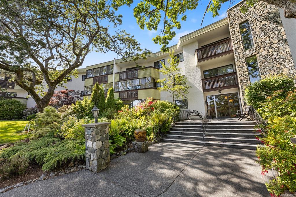 3962 Cedar Hill Rd, 1037382, BC,