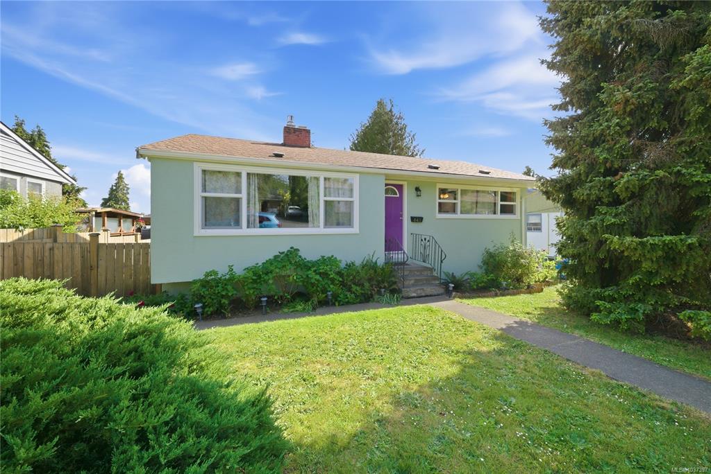 Second View of 443 Aysgarth St, Nanaimo, BC, V9R 1V7