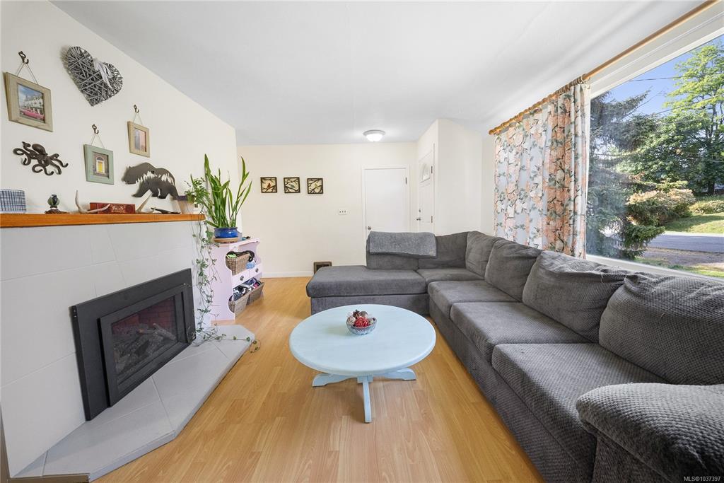 Third View of 443 Aysgarth St, Nanaimo, BC, V9R 1V7