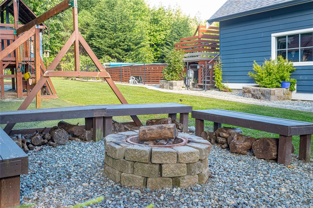Fourth View of 818 Craig Rd, Ladysmith, BC, V9G 2C4