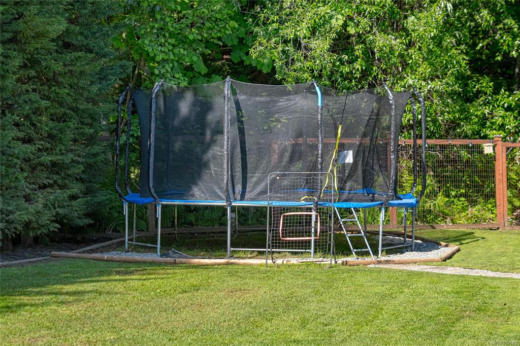 Fifth View of 818 Craig Rd, Ladysmith, BC, V9G 2C4