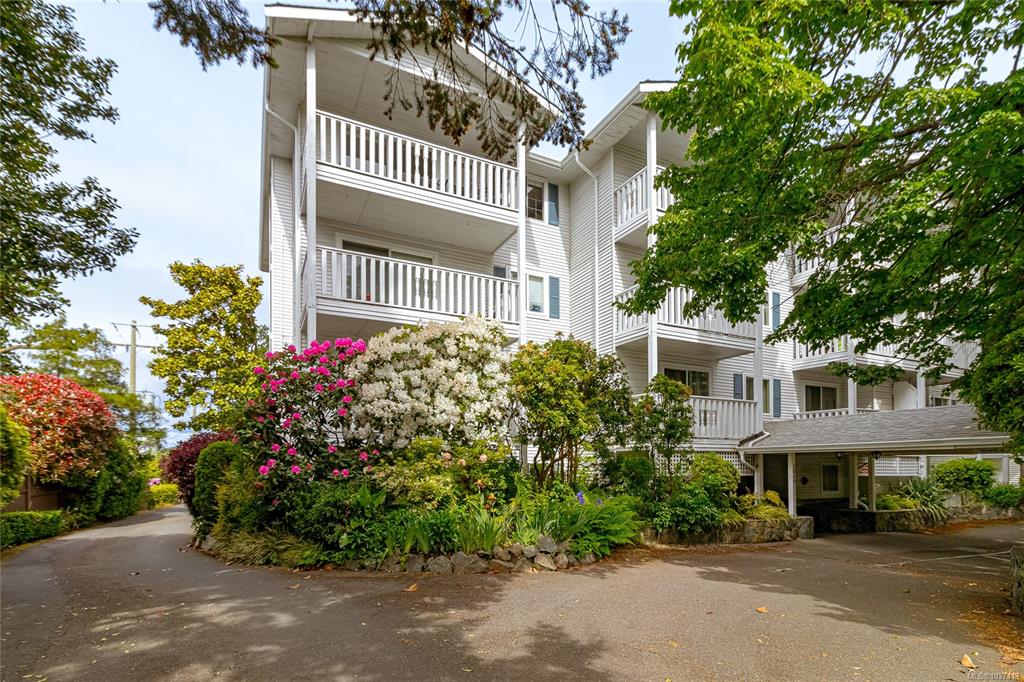 1060 Linden Ave, 1037413, BC,