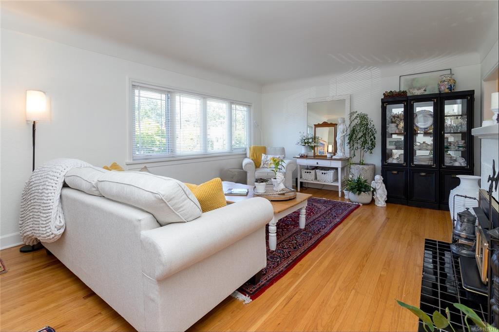 Fifth View of 855 Linkleas Ave, Oak Bay, BC, V8S 5C4