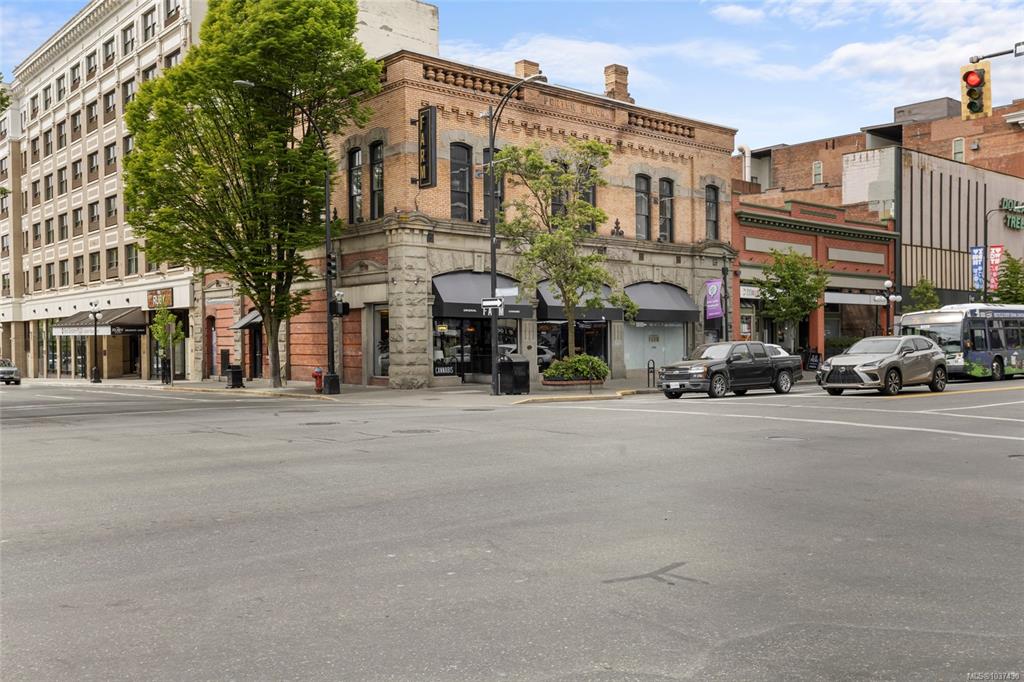 MLS® listing #31349923 for sale located at 660 Johnson St