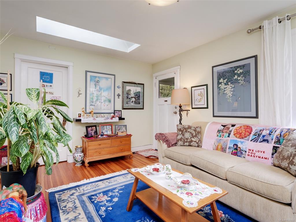 Fourth View of 1731 Denman St, Victoria, BC, V8R 1Y3