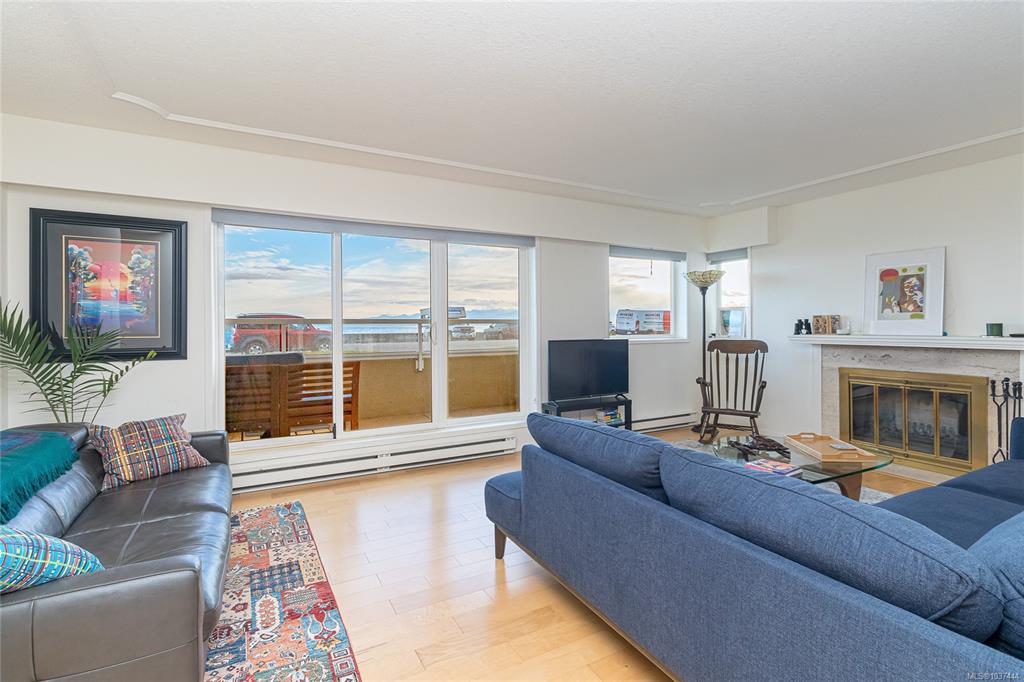 Third View of 1540 Dallas Rd, Victoria, BC, V8S 1A3