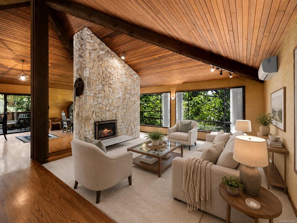 Third View of 999 Lohbrunner Rd, Saanich, BC, V8X 4K4