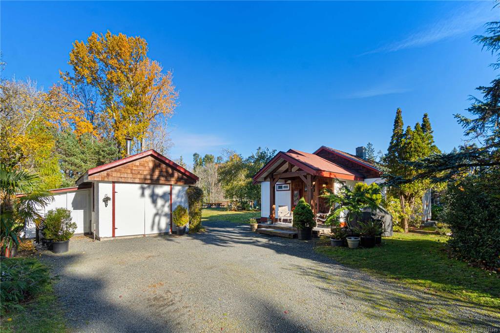 Third View of 681 Turner Rd, Parksville, BC, V9P 1T7