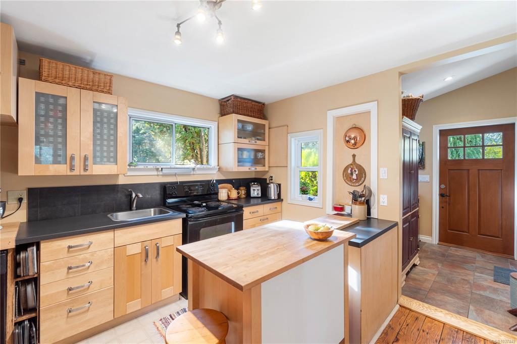 Fifth View of 681 Turner Rd, Parksville, BC, V9P 1T7