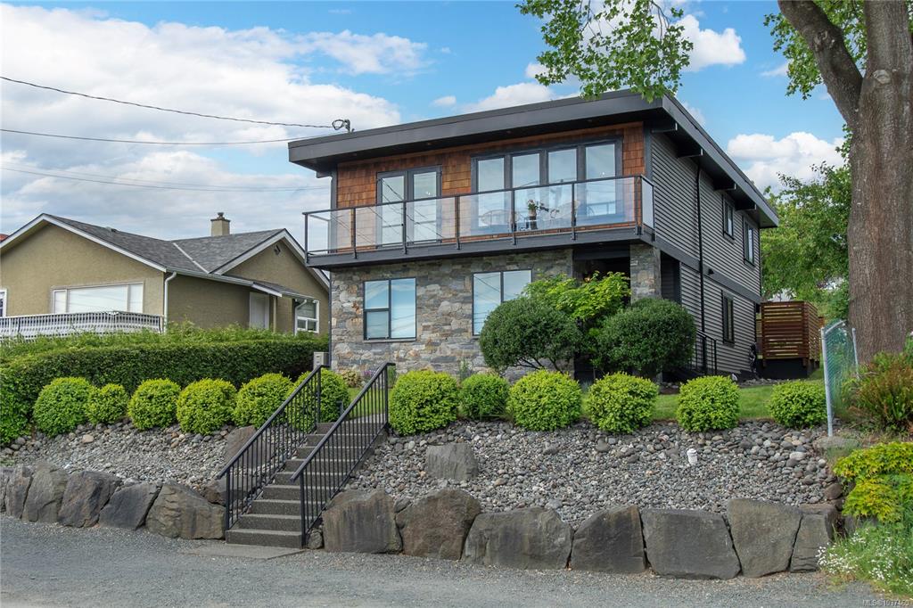 Second View of 734 Birch St, Campbell River, BC, V9W 2T4
