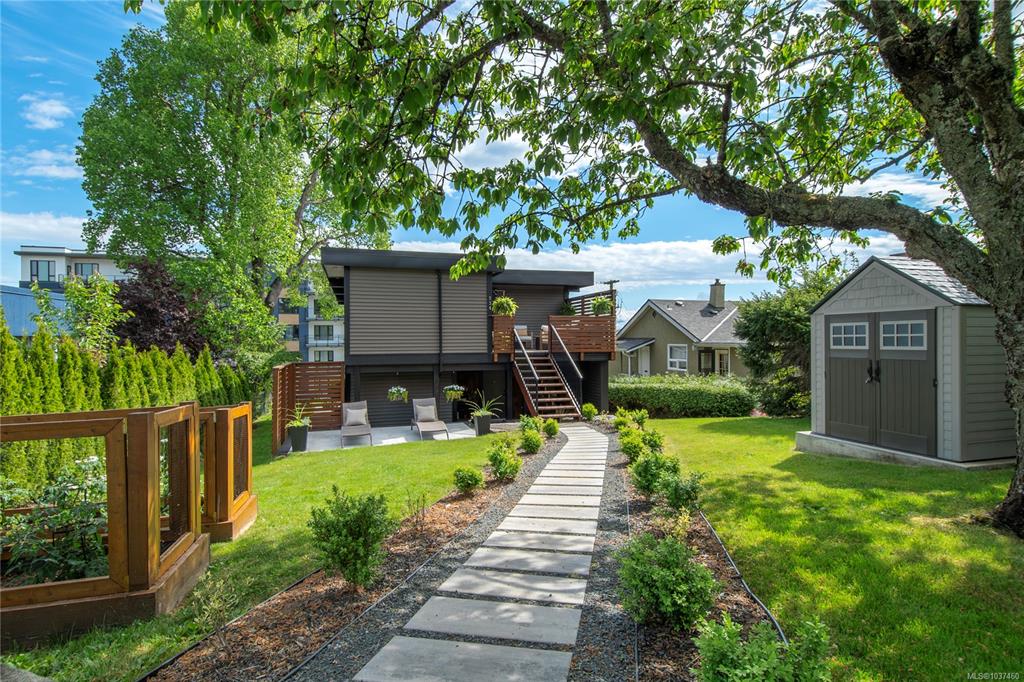 Third View of 734 Birch St, Campbell River, BC, V9W 2T4