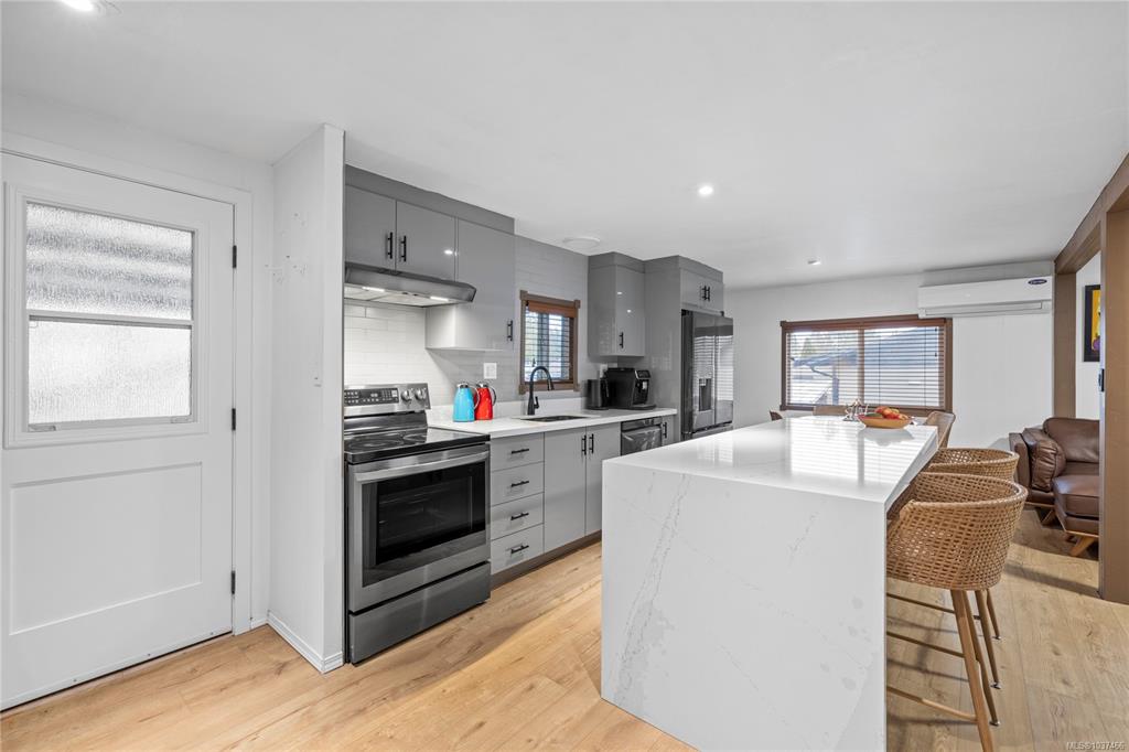 Fifth View of 775 Barclay Cres S, French Creek, BC, V9P 1Z3