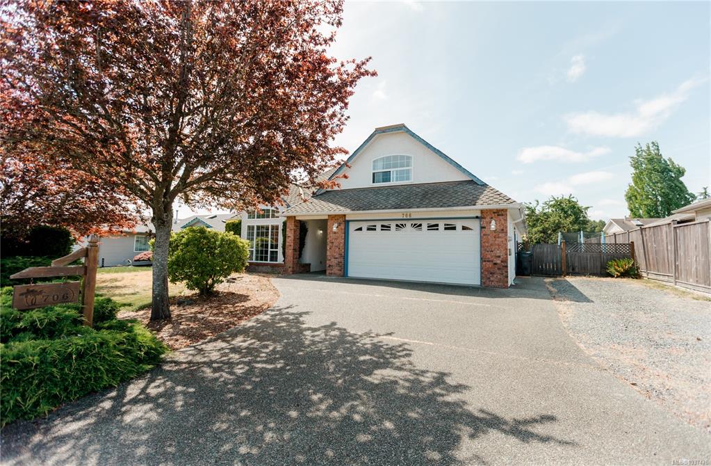 Second View of 706 Ironwood Ave, UPLANDS, Parksville, BC, V9P 2S2