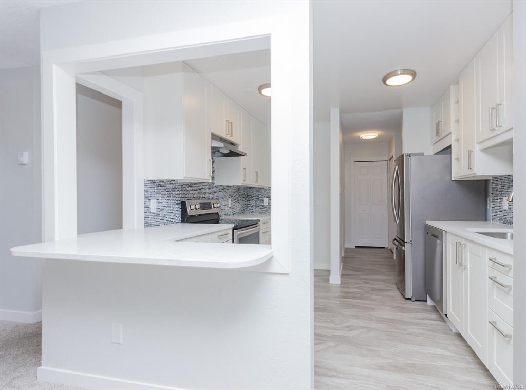 Fourth View of 3240 Glasgow Ave, Glasgow Court, Saanich, BC, V8X 1M2