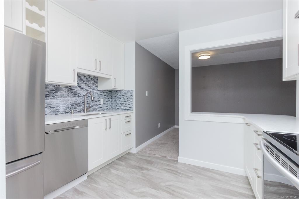 Fifth View of 3240 Glasgow Ave, Glasgow Court, Saanich, BC, V8X 1M2