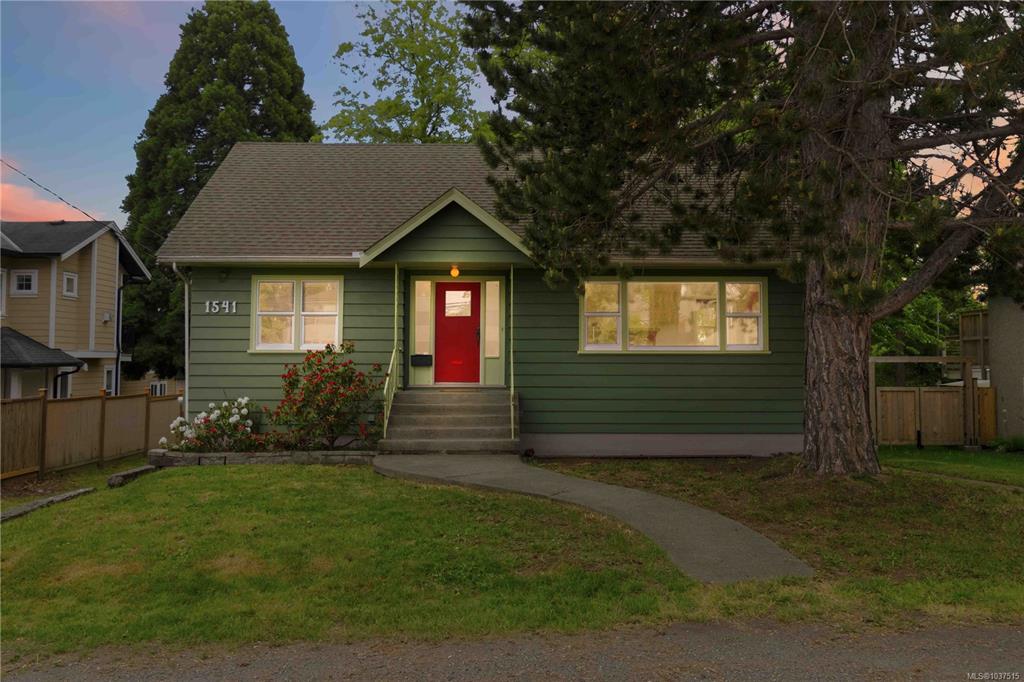 Second View of 1541 Mcrae Ave, Saanich, BC, V8P 1G4