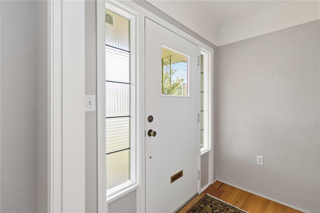 Fourth View of 1541 Mcrae Ave, Saanich, BC, V8P 1G4