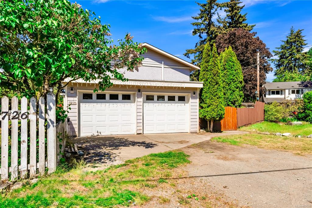 726 A Kelly Rd, 1037529, BC,