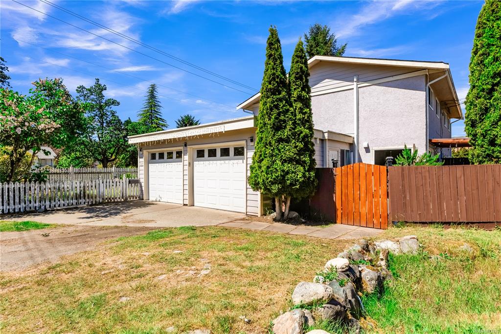 Third View of 726 A Kelly Rd, Colwood, BC, V9B 2A9