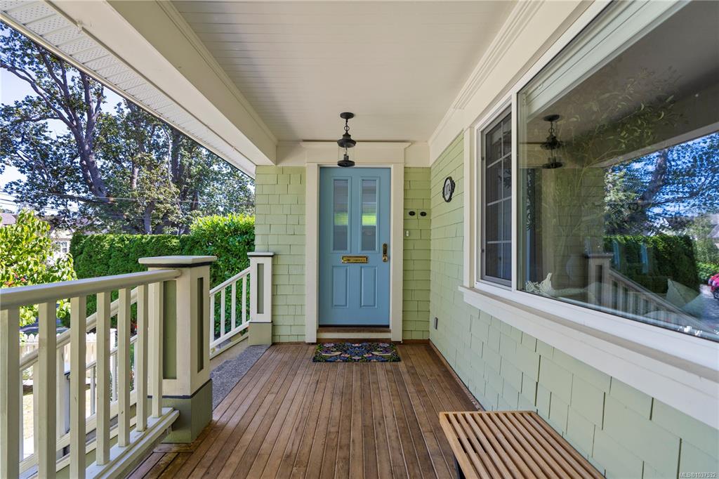 Fifth View of 1074 Oliver St, Oak Bay, BC, V8S 4W7