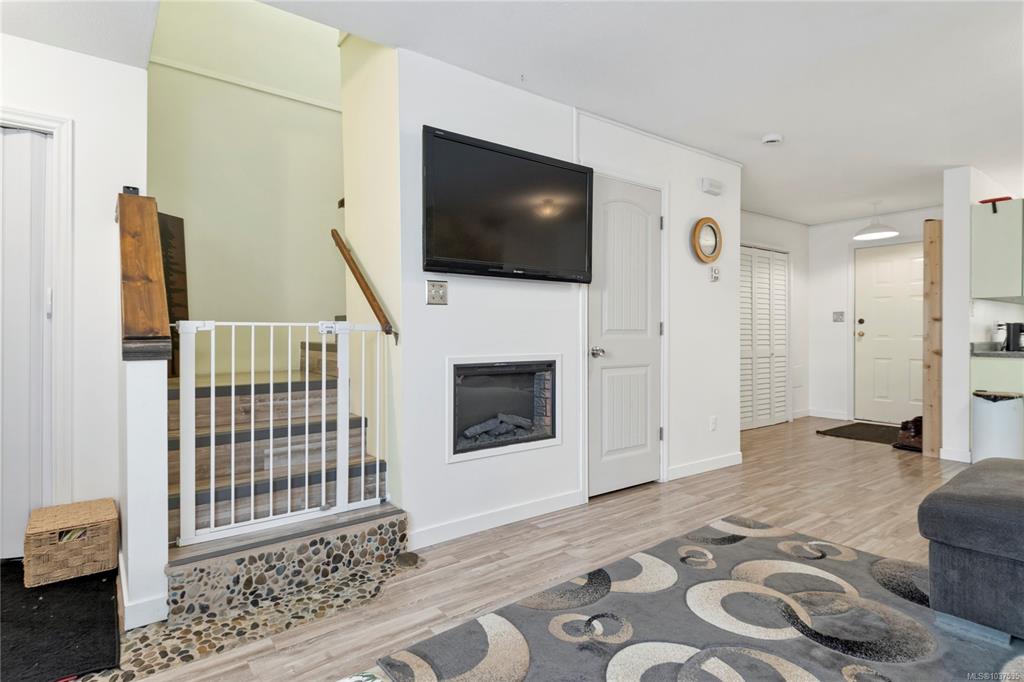 Fourth View of 555 Rockland Rd, Creekside Village, Campbell River, BC, V9W 8B7