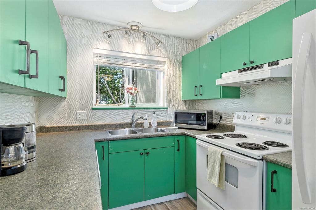 Fifth View of 555 Rockland Rd, Creekside Village, Campbell River, BC, V9W 8B7