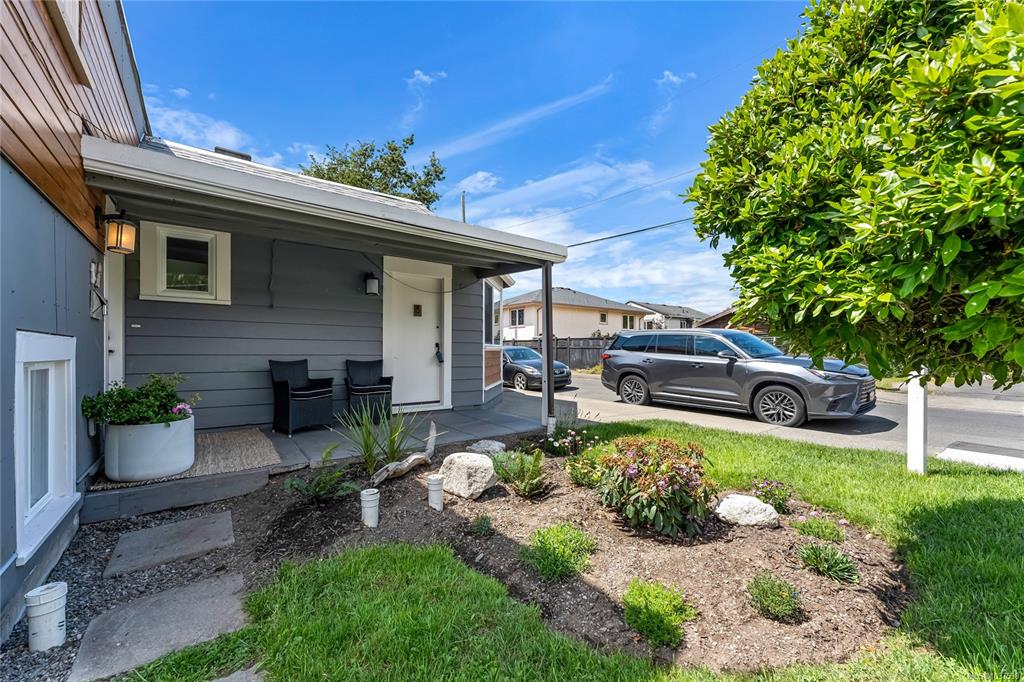 Third View of 1779 Lillian Rd, Victoria, BC, V8S 1L3