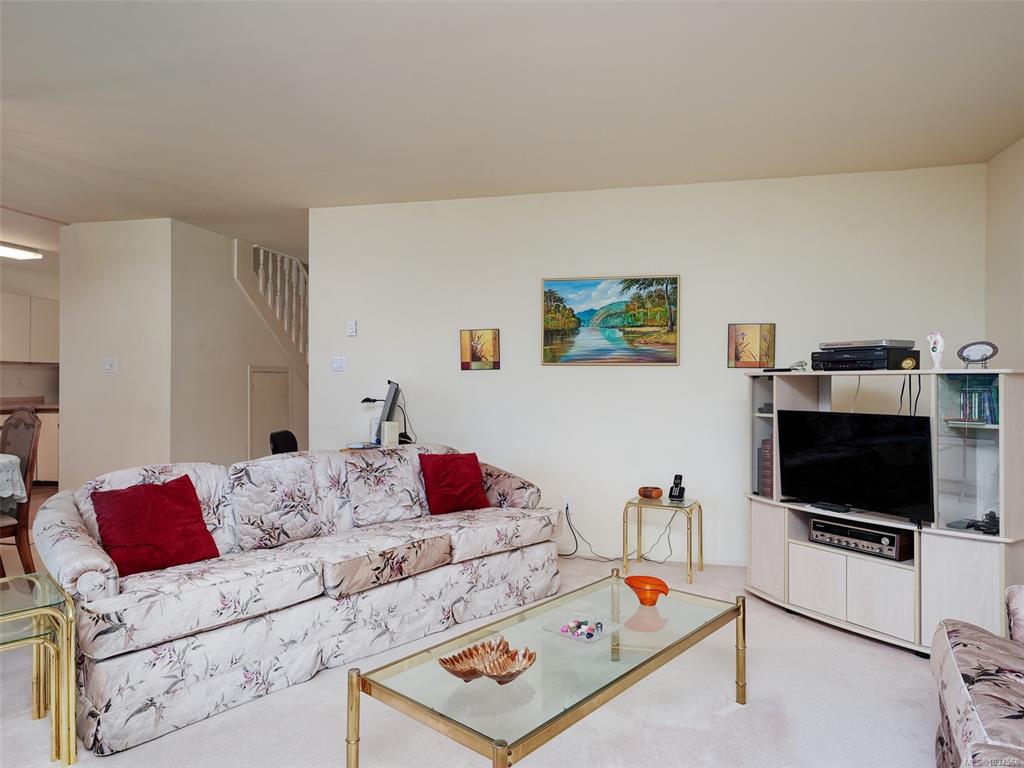 Fifth View of 1309 Mckenzie Ave, Saanich, BC, V8P 2M1