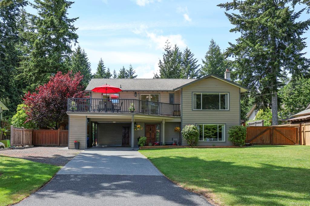Third View of 8045 Harmony Cres, Merville, BC, V0R 2M0