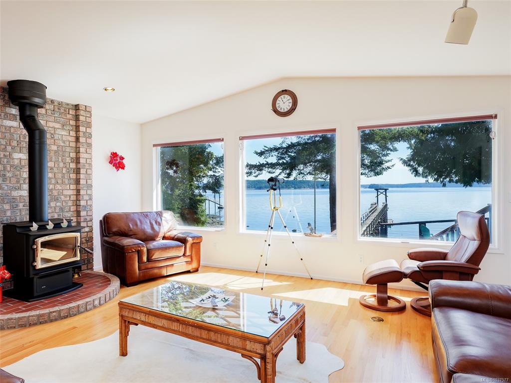 Third View of 85 Mckenzie Cres, Piers Island, BC, V8L 5Y7
