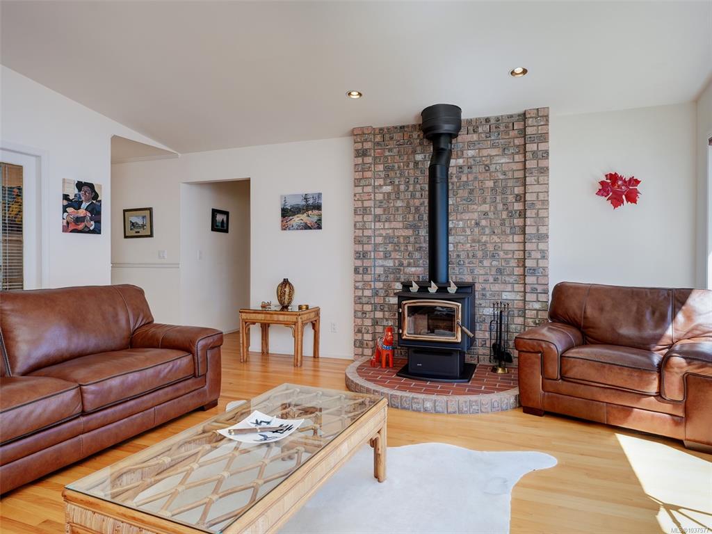 Fourth View of 85 Mckenzie Cres, Piers Island, BC, V8L 5Y7