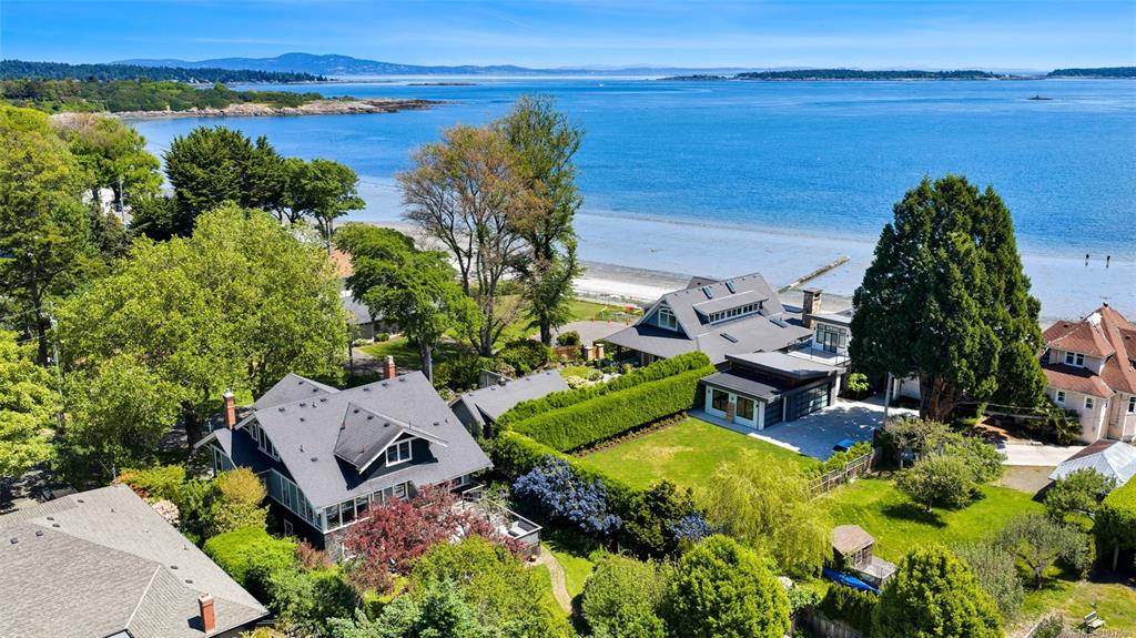 Third View of 2753 Cavendish Ave, Oak Bay, BC, V8R 2G7