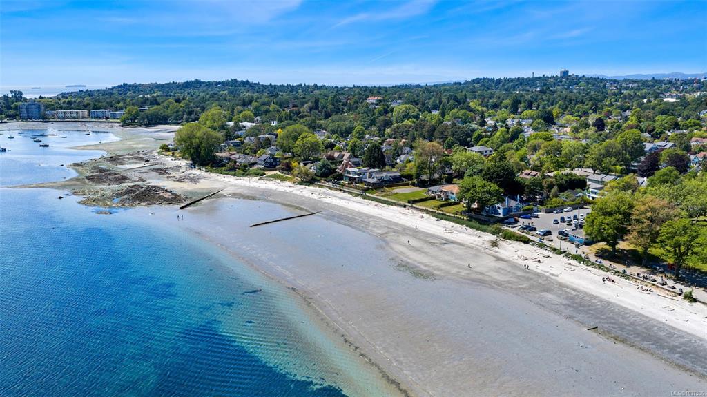 Fifth View of 2753 Cavendish Ave, Oak Bay, BC, V8R 2G7