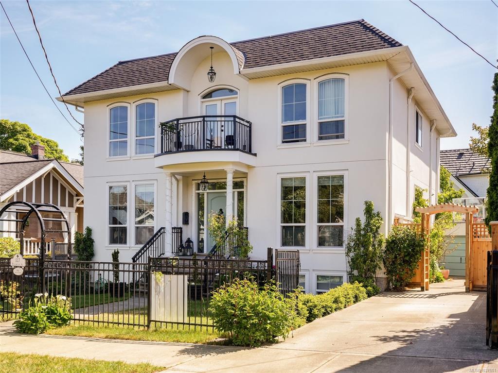 Fourth View of 127 Wellington Ave, Victoria, BC, V8V 4H8