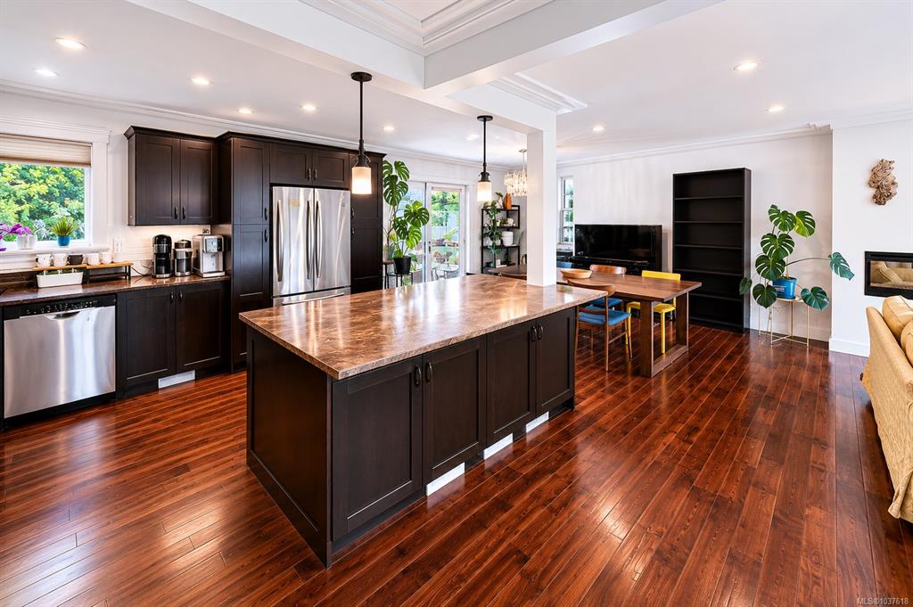 Third View of 4425 Torrington Rd, Saanich, BC, V8N 4N8