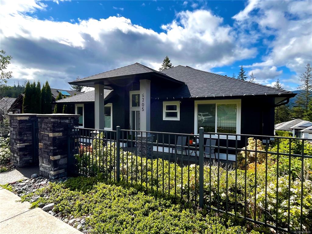 Fourth View of 5705 Linley Valley Dr, Nanaimo, BC, V9T 0G5