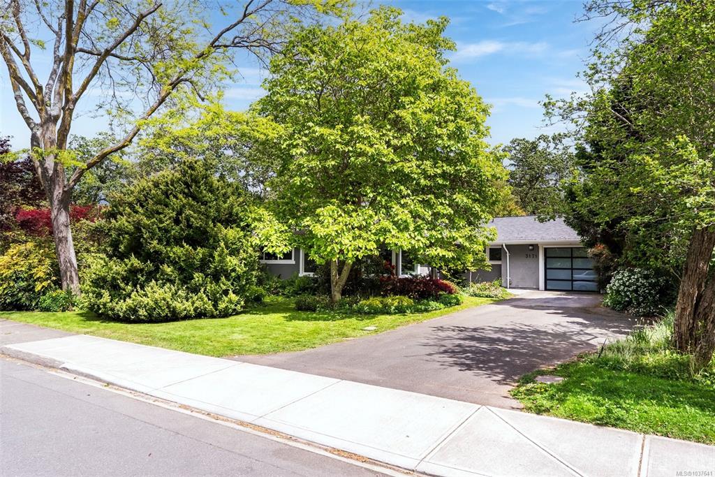 Second View of 3171 Henderson Rd, Oak Bay, BC, V8P 5A3