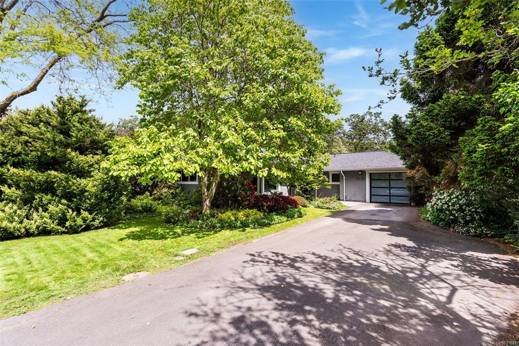 Third View of 3171 Henderson Rd, Oak Bay, BC, V8P 5A3
