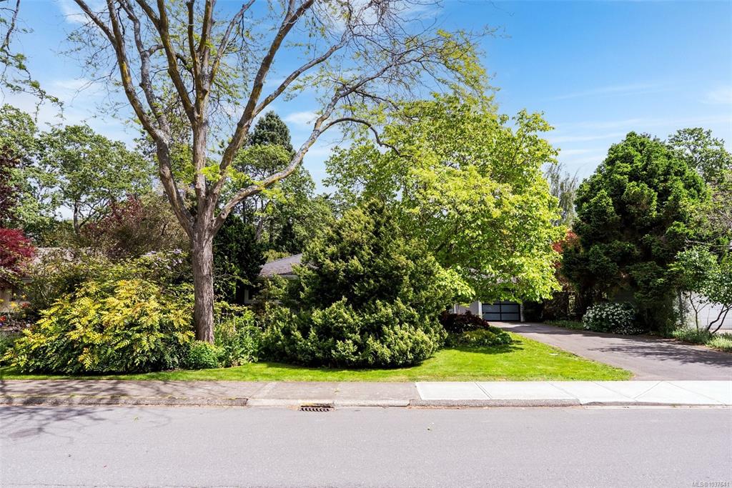Fourth View of 3171 Henderson Rd, Oak Bay, BC, V8P 5A3