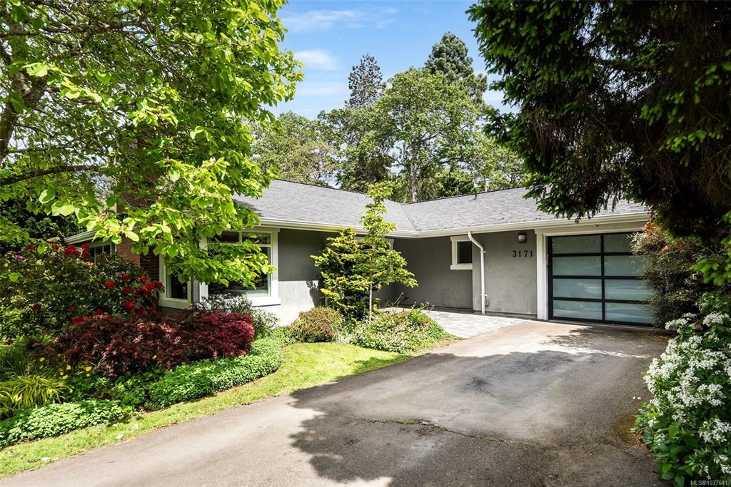 Fifth View of 3171 Henderson Rd, Oak Bay, BC, V8P 5A3