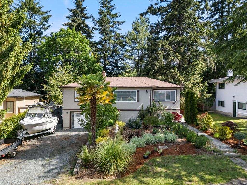 Second View of 1232 Pearce Cres, Saanich, BC, V8X 3S9