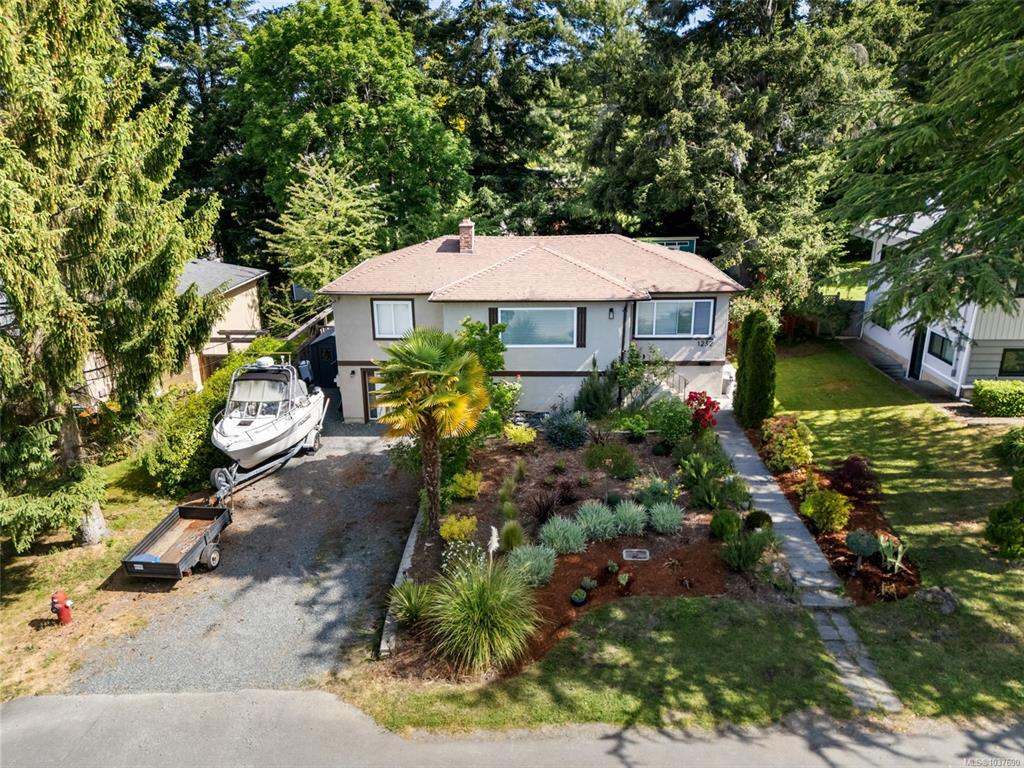 Fourth View of 1232 Pearce Cres, Saanich, BC, V8X 3S9