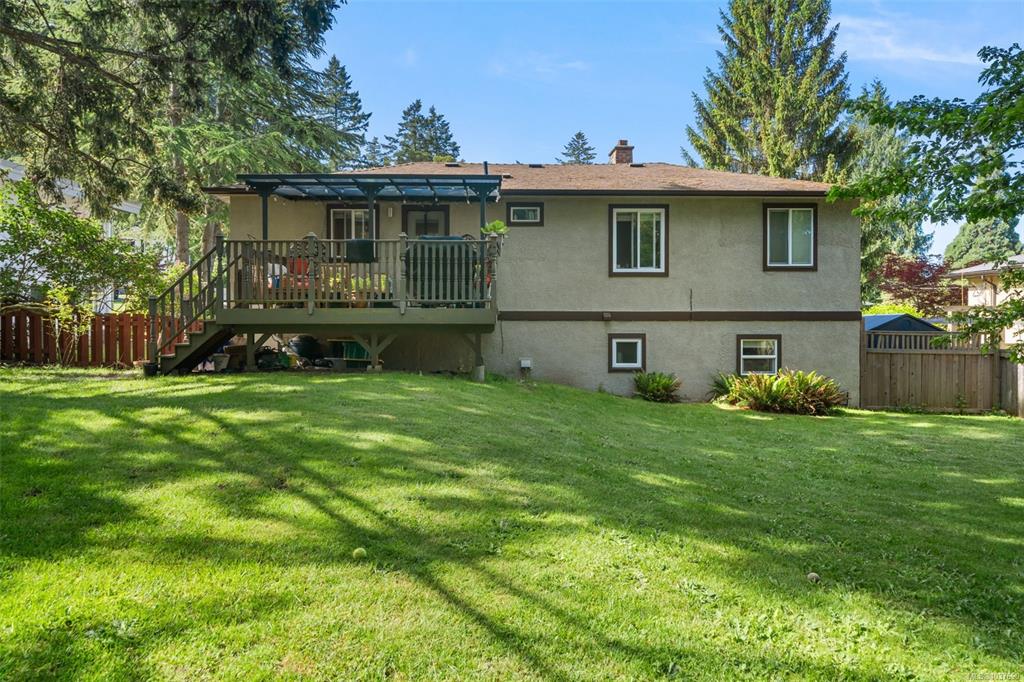 Fifth View of 1232 Pearce Cres, Saanich, BC, V8X 3S9