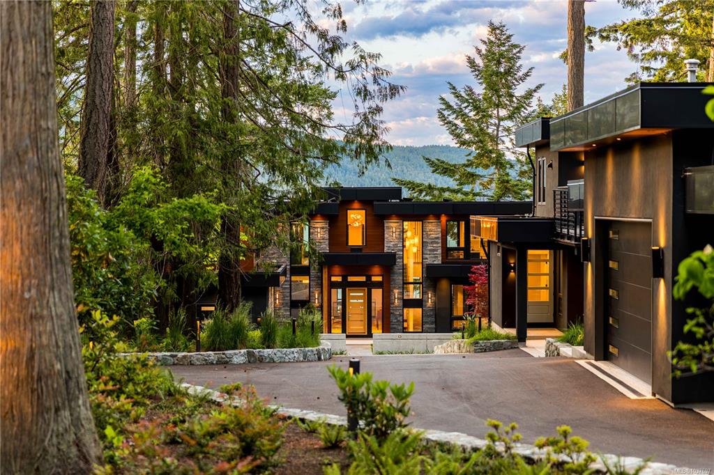 848 Lands End Rd, 1037697, BC,