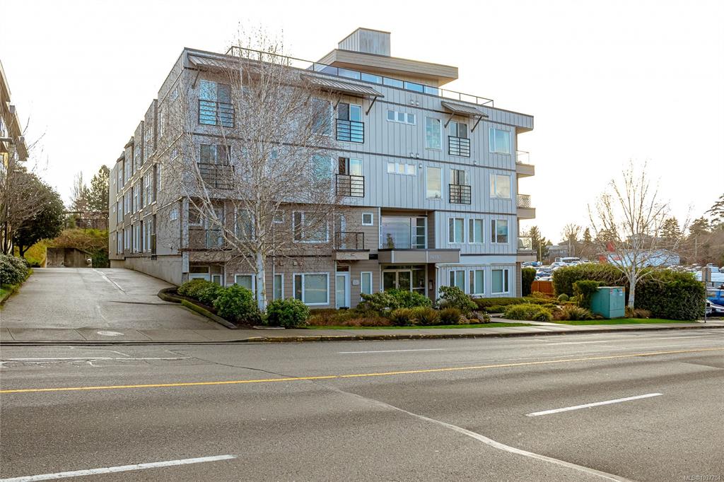 Third View of 1405 Esquimalt Rd, Esquimalt, BC, V9A 0A4