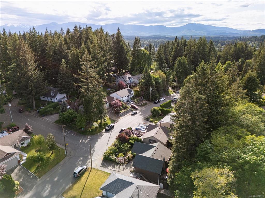 Third View of 1456 Hurford Ave, Courtenay, BC, V9N 6X3