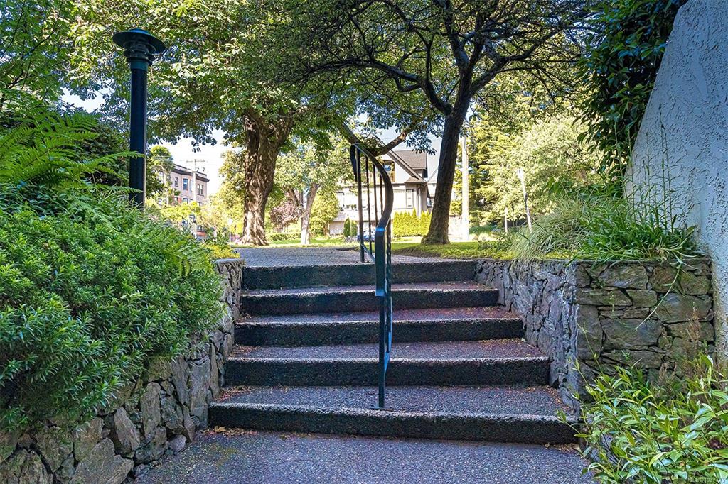 Fifth View of 605 Cook St, Arbour Glen, Victoria, BC, V8V 3Y6